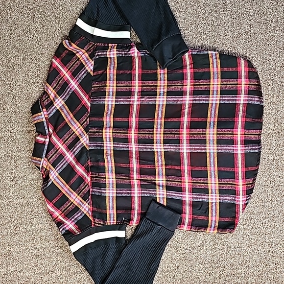 Top - Picture 9 of 16